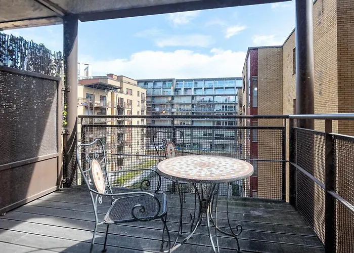 Scandinavian-inspired 2bed Near River Liffey * 더블린